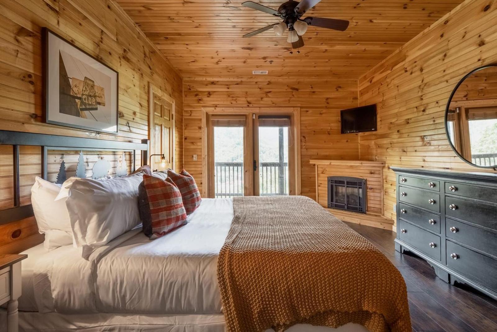Hickory Ridge By Avantstay Incredible Private Elevated Cabin Sleeps 20 Gatlinburg Eksteriør billede