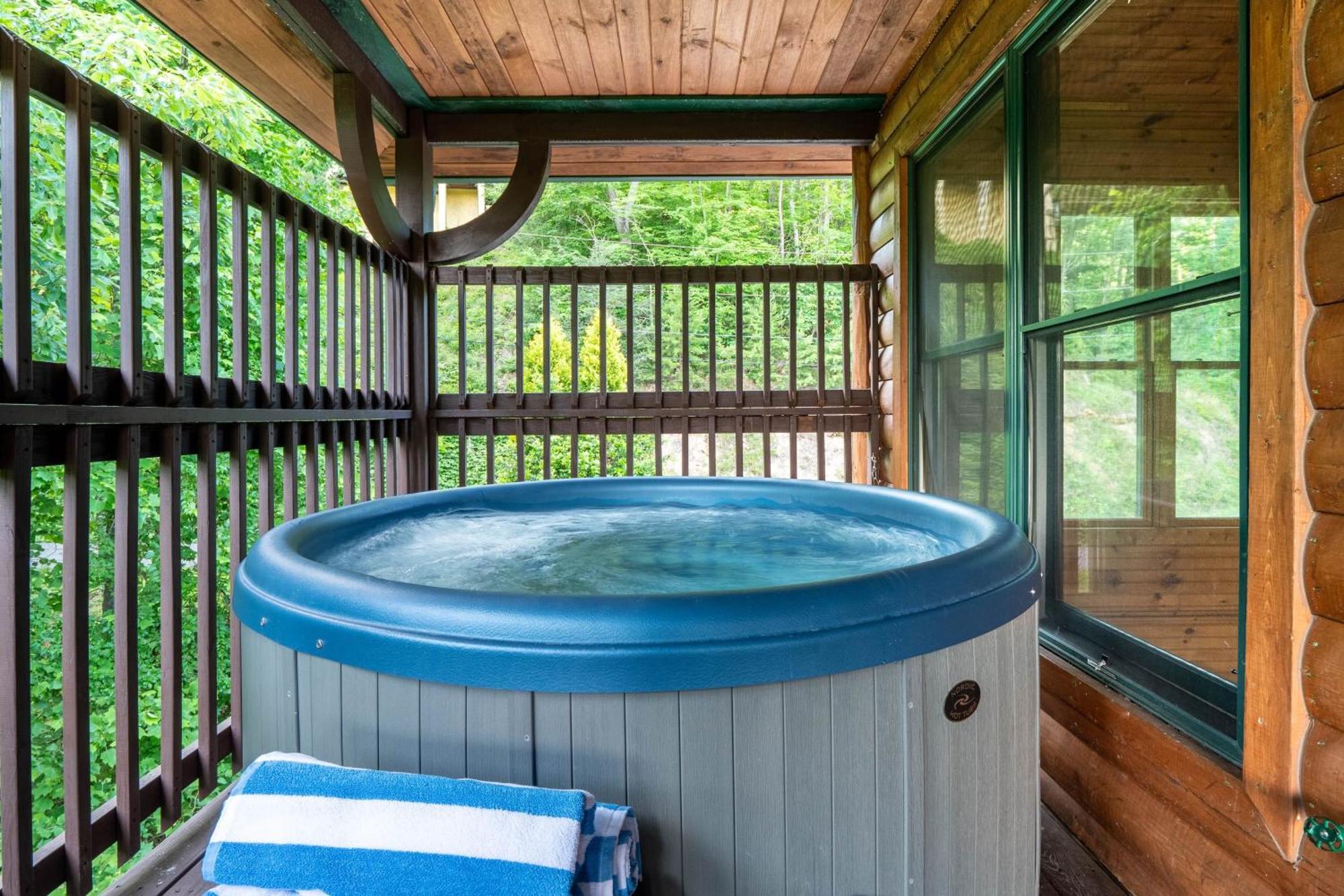 Hickory Ridge By Avantstay Incredible Private Elevated Cabin Sleeps 20 Gatlinburg Eksteriør billede