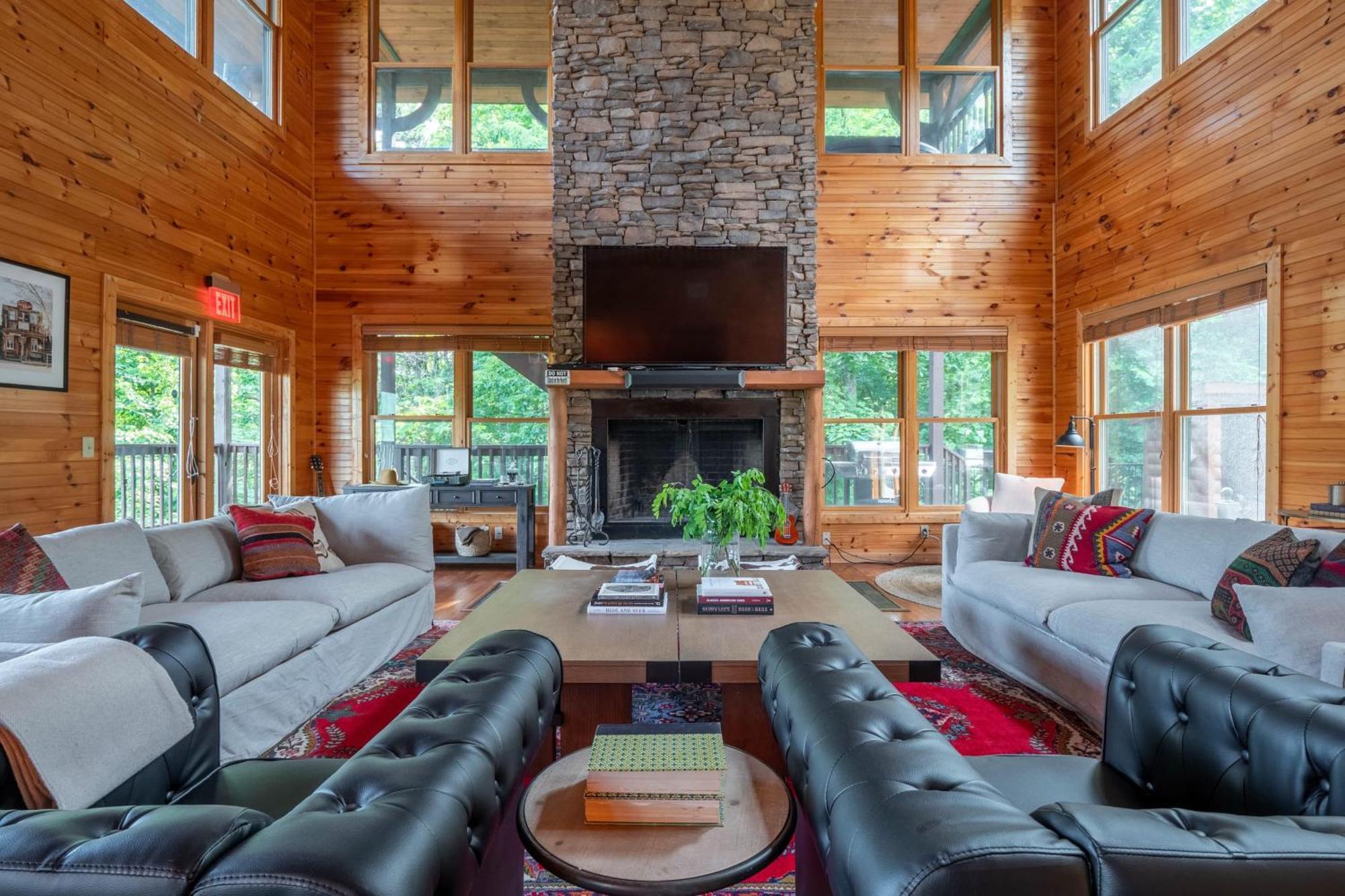 Hickory Ridge By Avantstay Incredible Private Elevated Cabin Sleeps 20 Gatlinburg Eksteriør billede